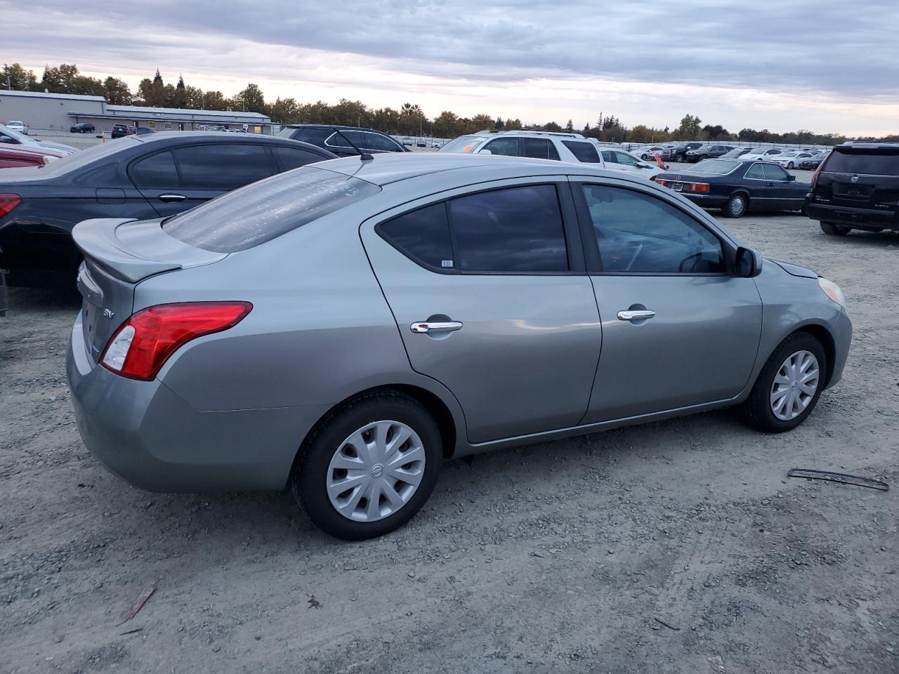 NISSAN VERSA S