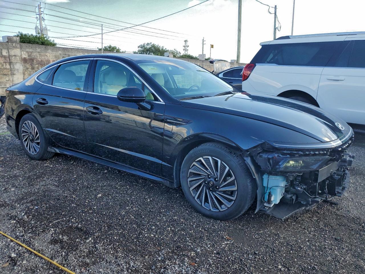 HYUNDAI SONATA HYBRID