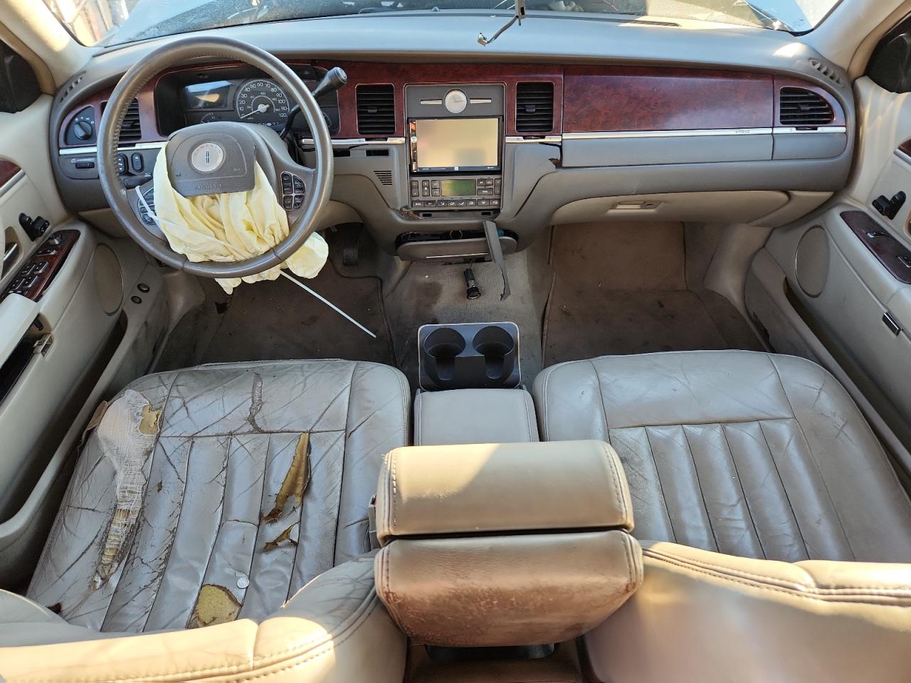 Lot #3301767376 2003 LINCOLN TOWN CAR E