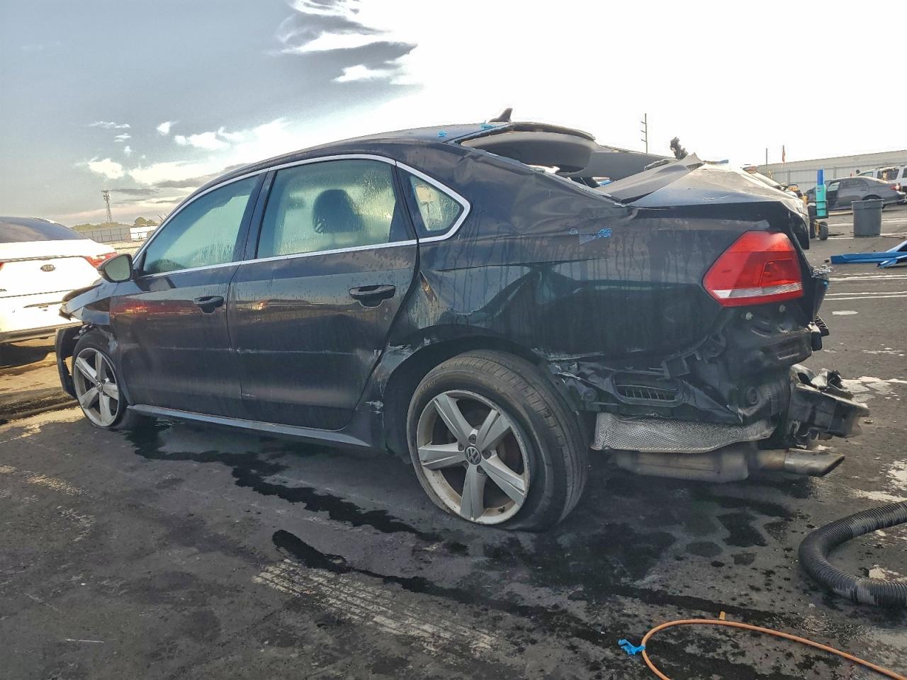 VOLKSWAGEN PASSAT SE