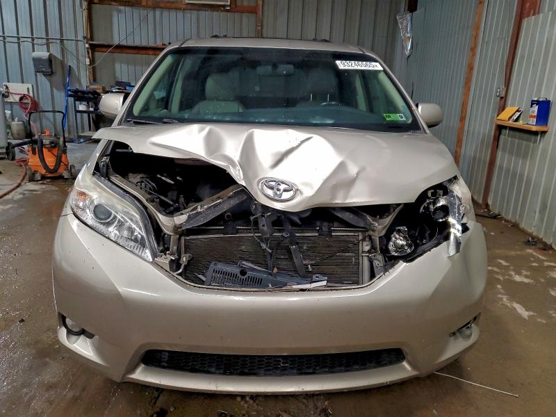 2016 TOYOTA SIENNA XLE #3301986492