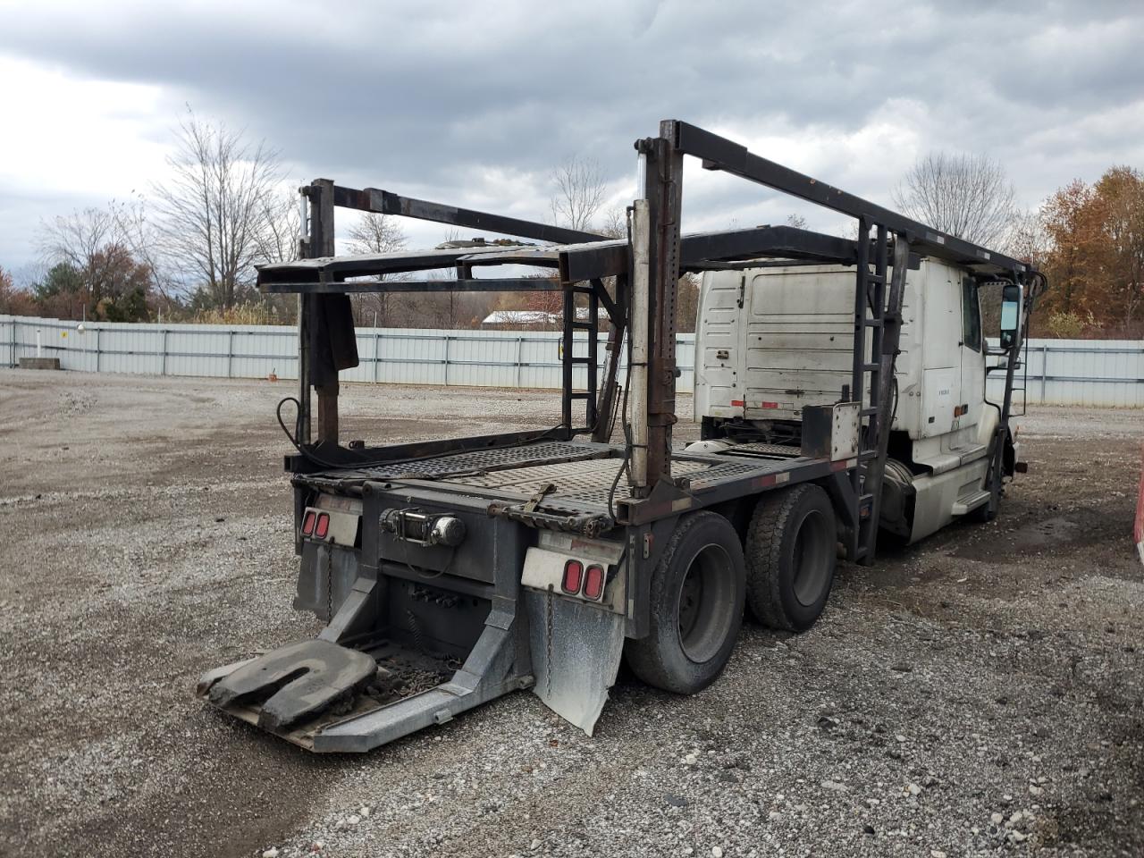 Lot #3283849453 2000 VOLVO VN