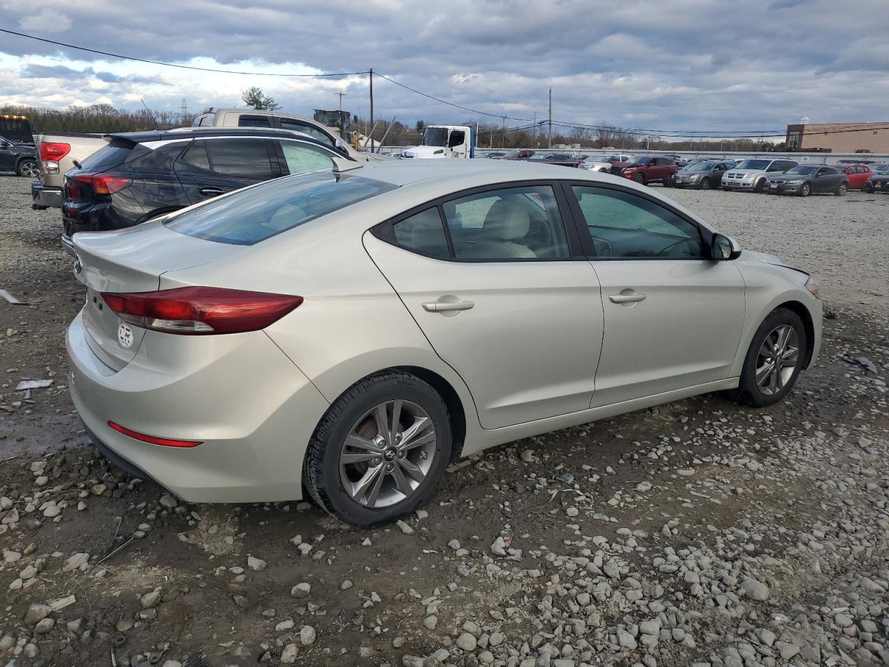HYUNDAI ELANTRA SE