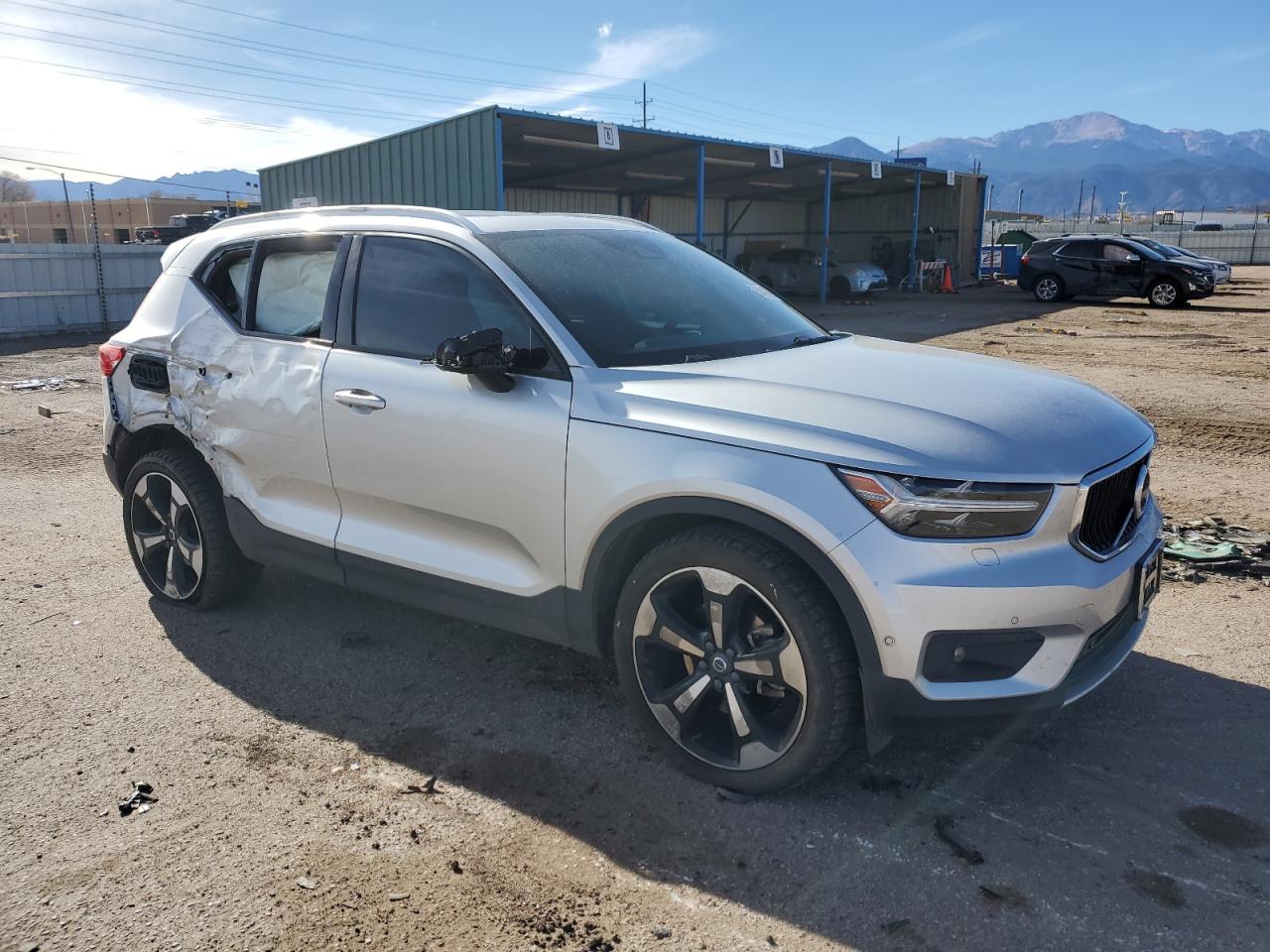 VOLVO XC40 T5 MOMENTUM