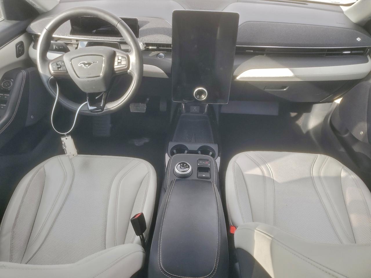 FORD MUSTANG PREMIUM