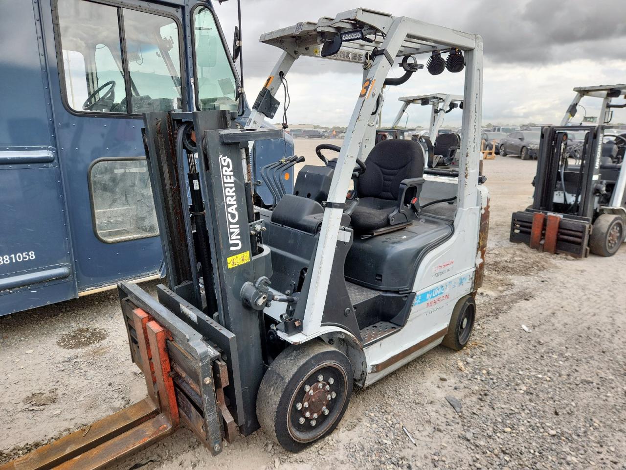 Lot #3304635943 2014 NISS FORKLIFT