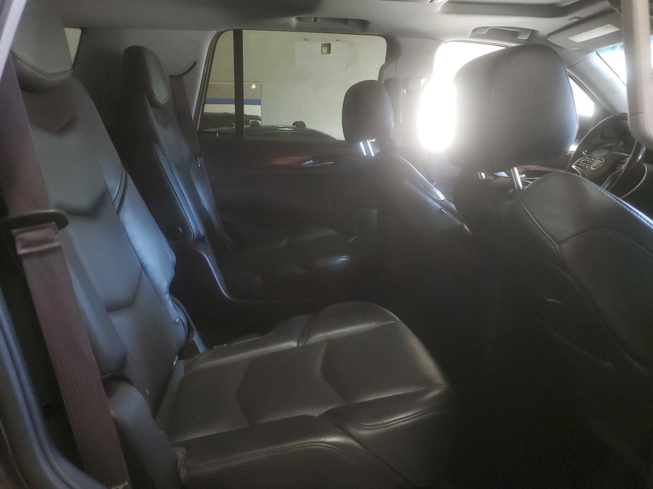 CADILLAC ESCALADE LUXURY