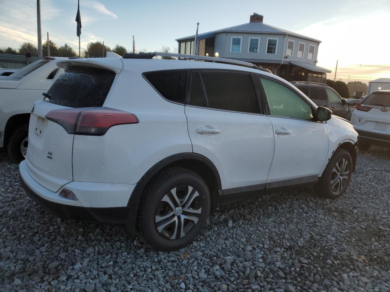 TOYOTA RAV4 LE