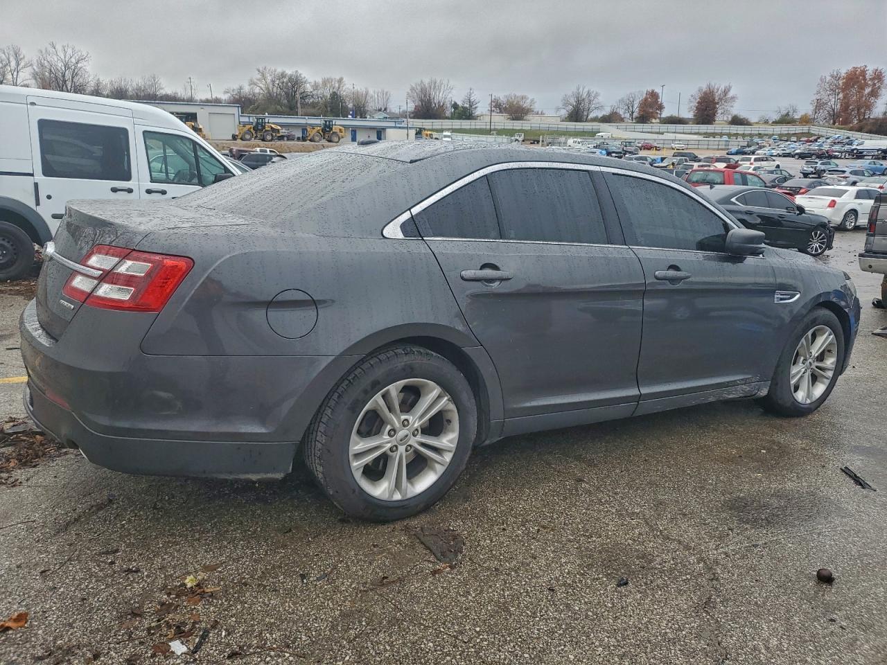 FORD TAURUS SE
