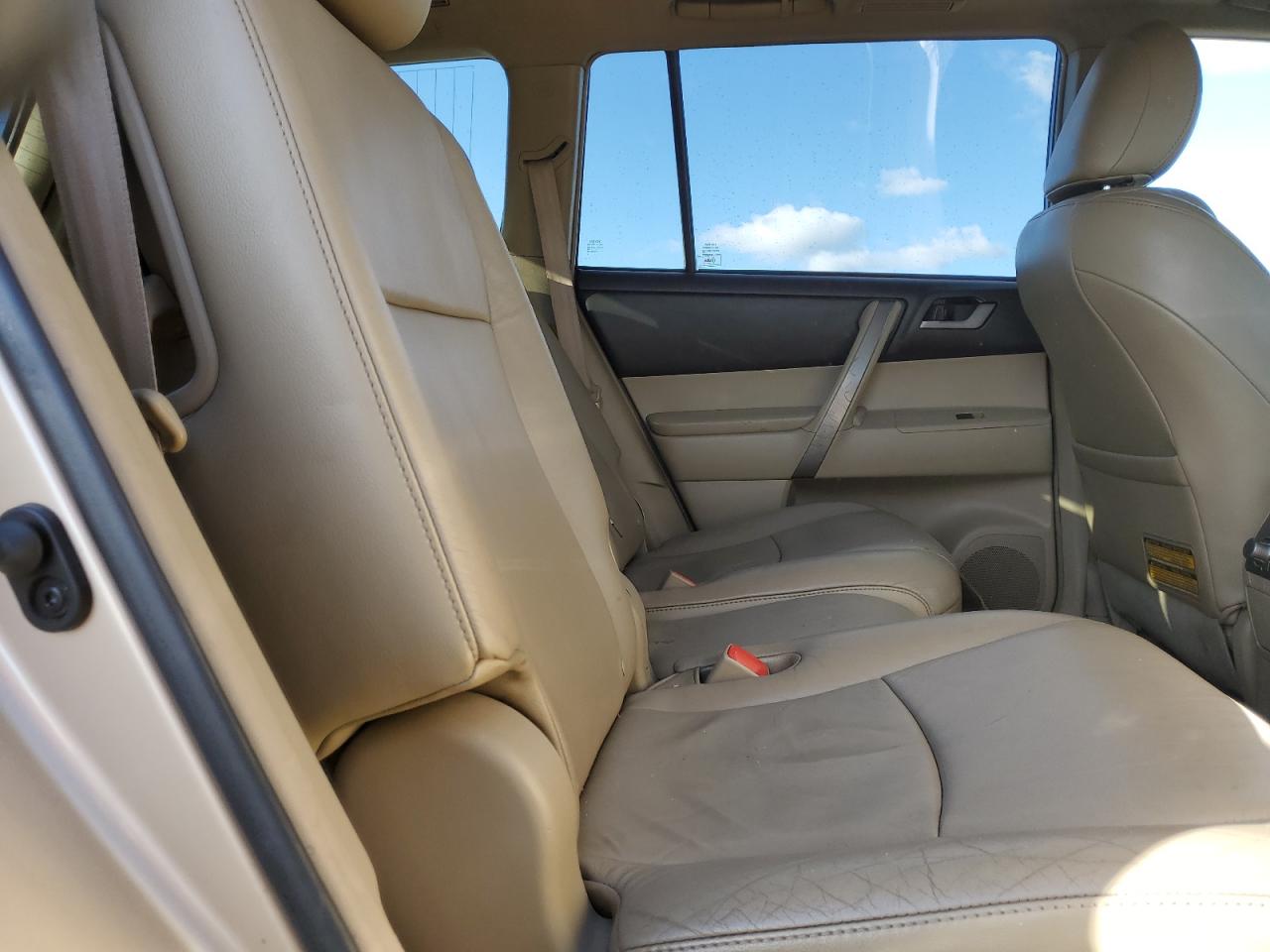 TOYOTA HIGHLANDER SE