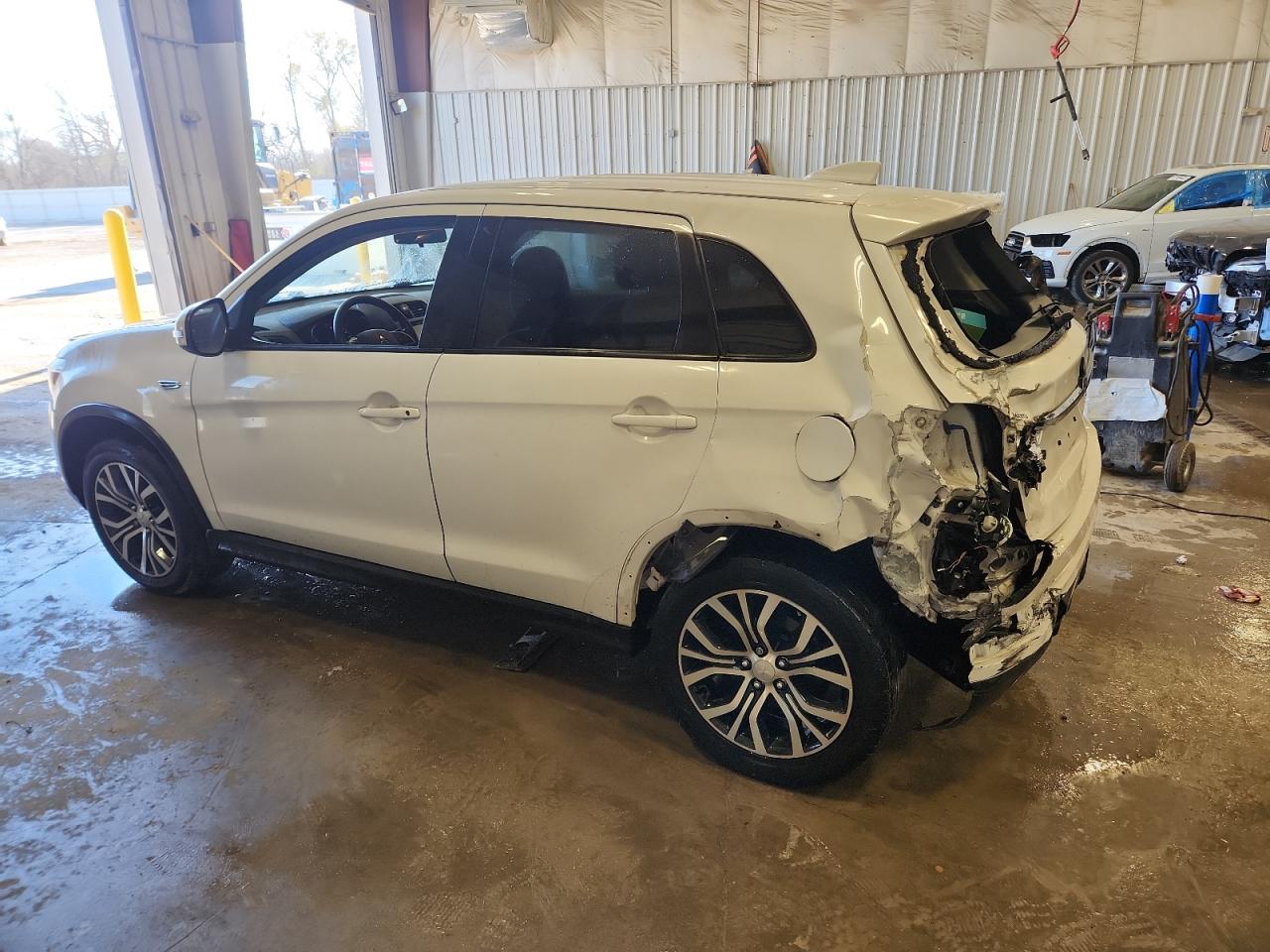 MITSUBISHI OUTLANDER ES