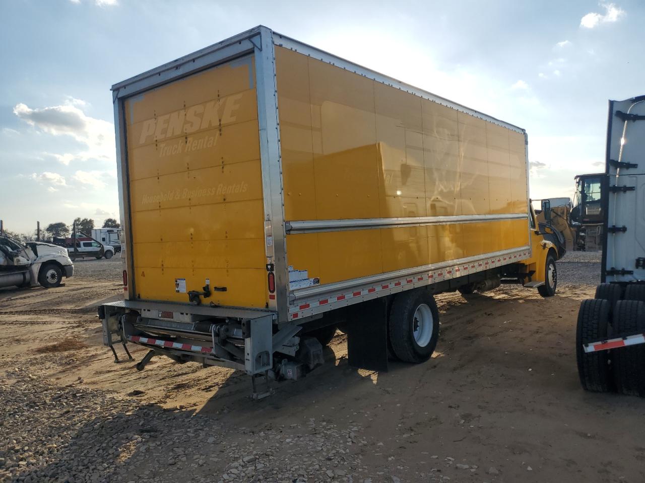 Lot #3297294398 2023 FREIGHTLINER M2 106 MED