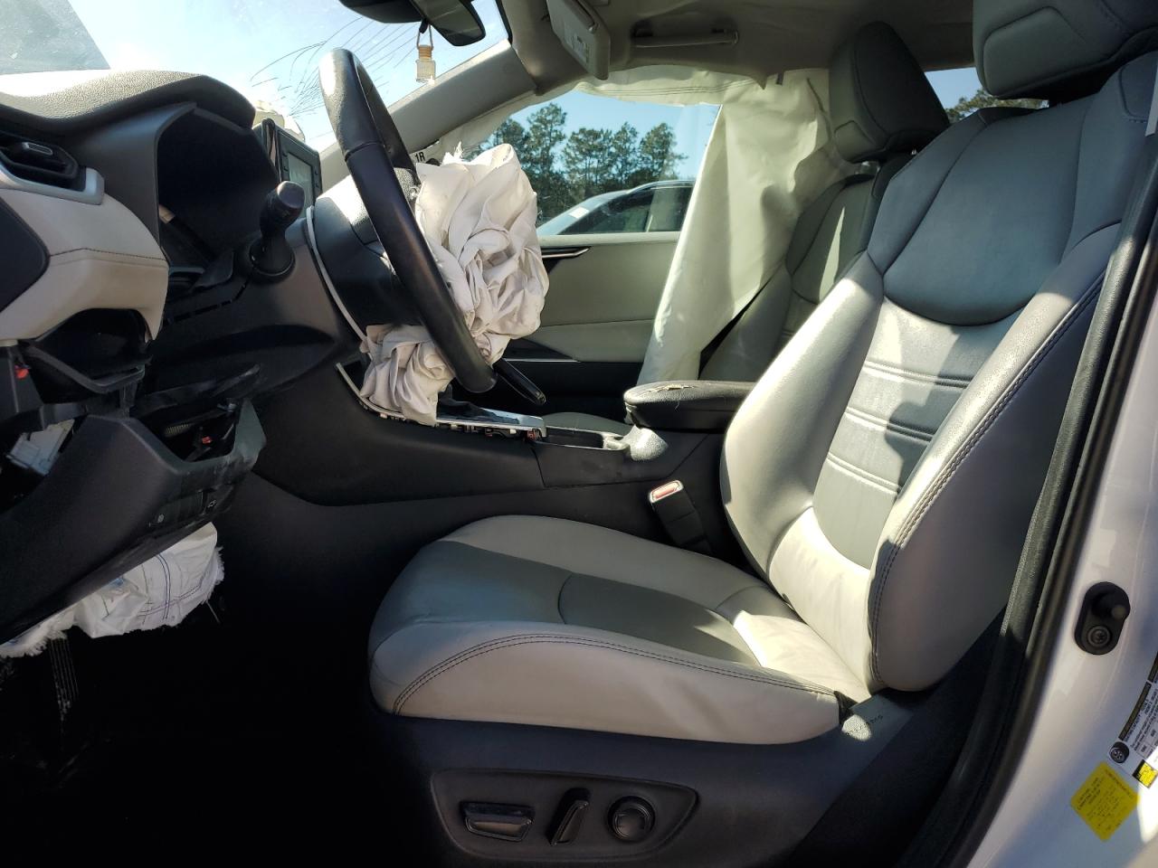 TOYOTA RAV4 XLE PREMIUM