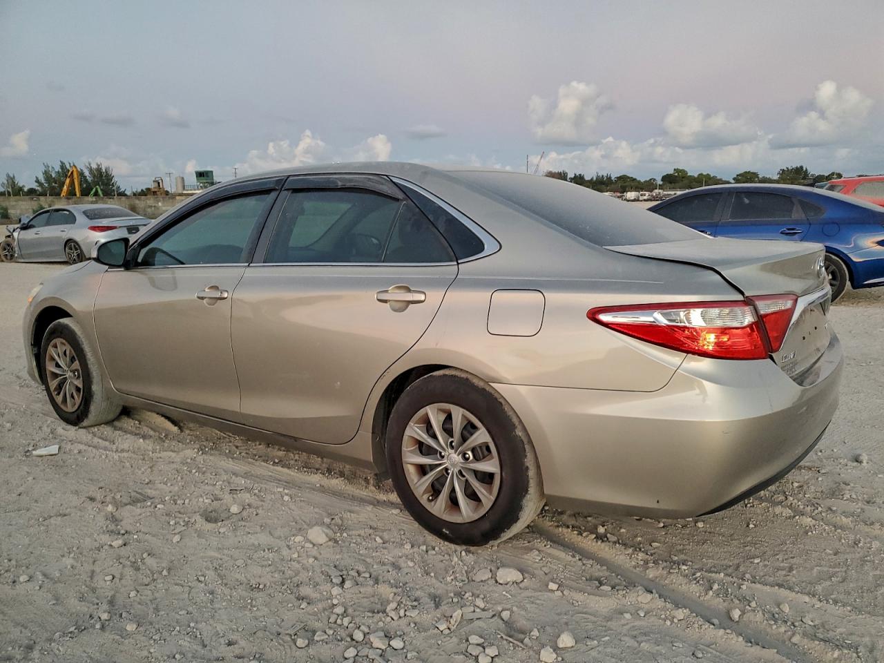 TOYOTA CAMRY LE