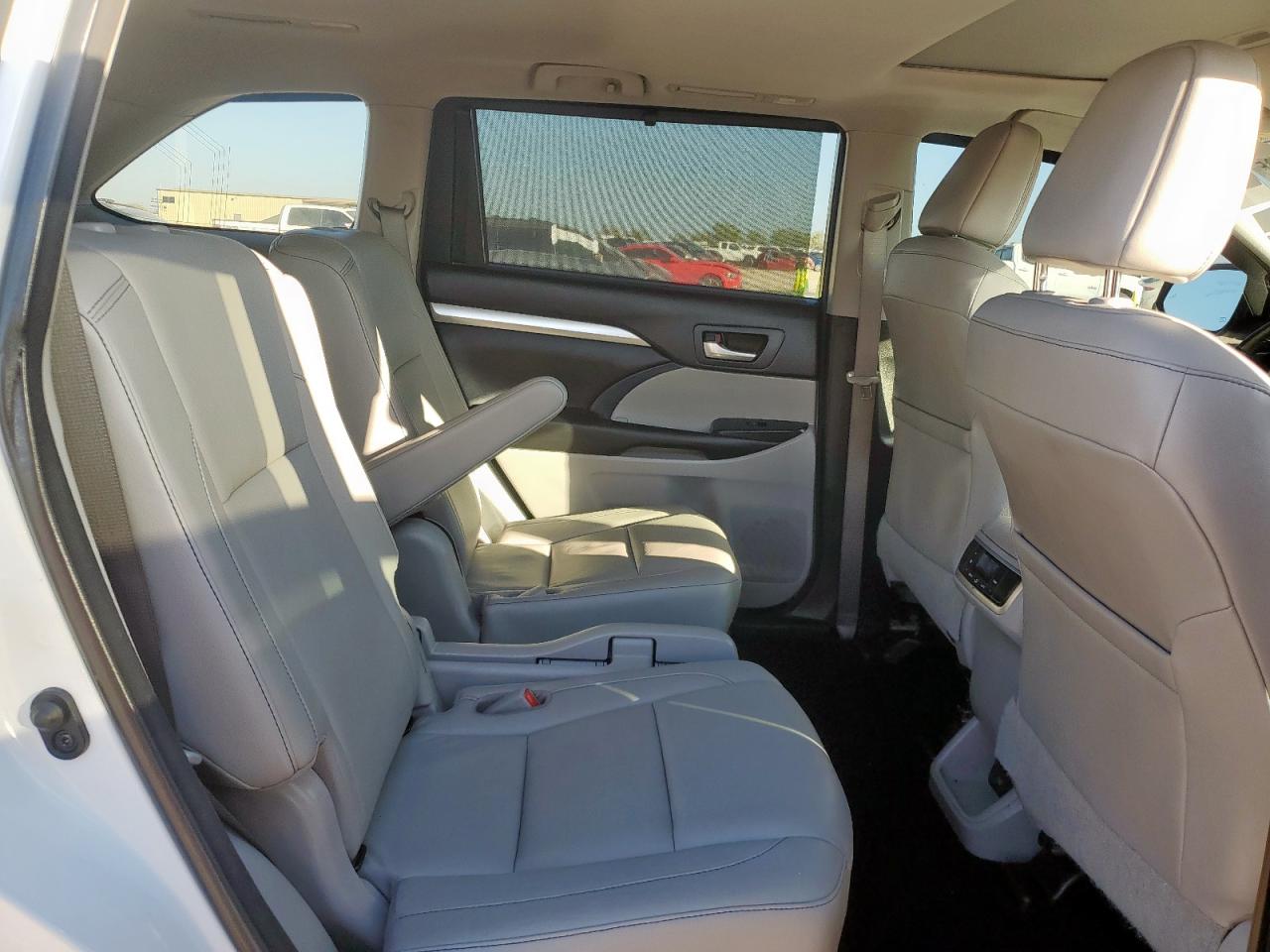 TOYOTA HIGHLANDER SE