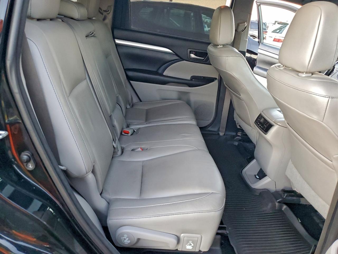 TOYOTA HIGHLANDER SE