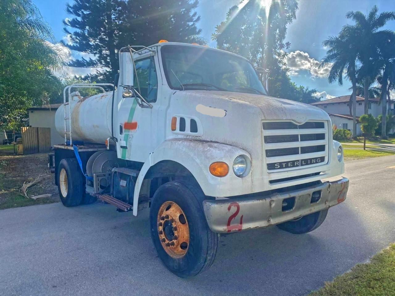 Lot #3296928857 2001 STERLING TRUCK L 7500