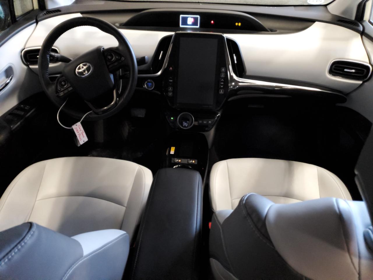 TOYOTA PRIUS PRIME LE