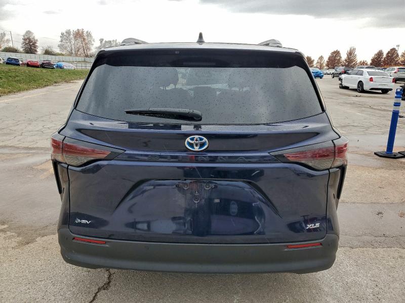 2025 TOYOTA SIENNA XLE #3304512437
