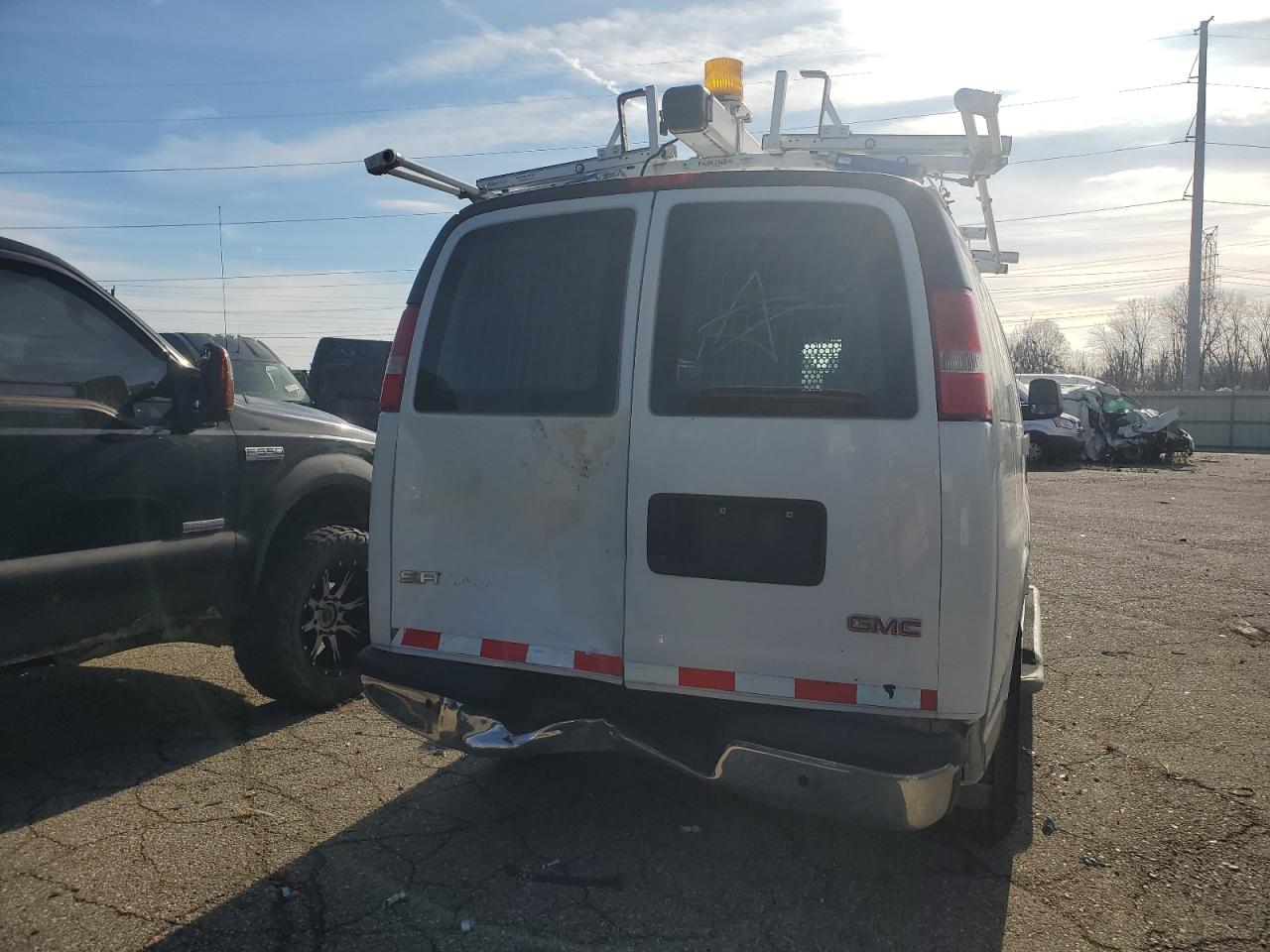 Lot #3293315460 2016 GMC SAVANA