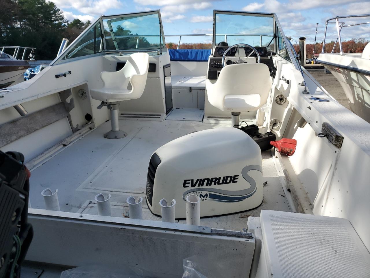 Lot #3308328156 1988 STRATOS BOAT