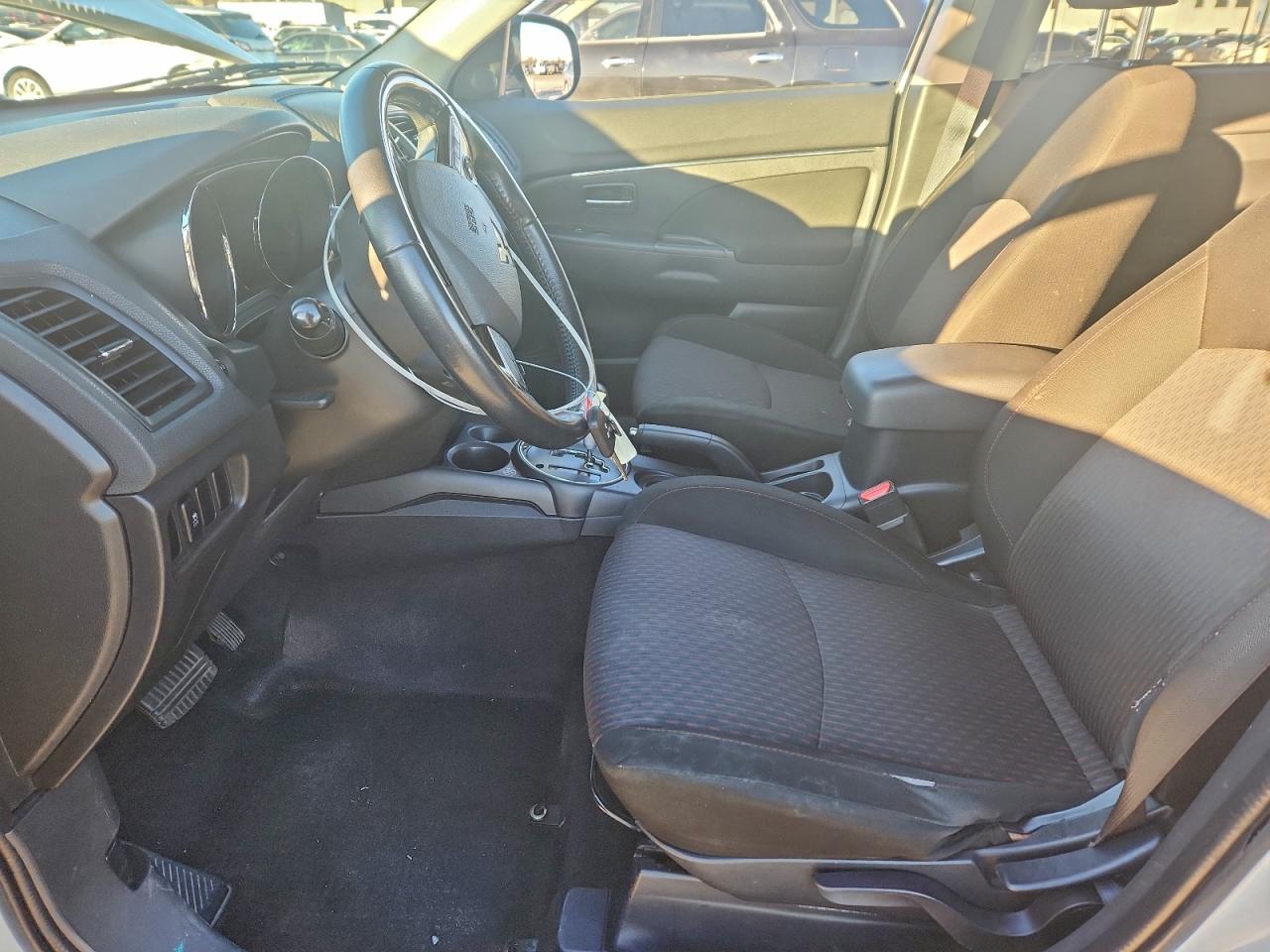 MITSUBISHI OUTLANDER ES