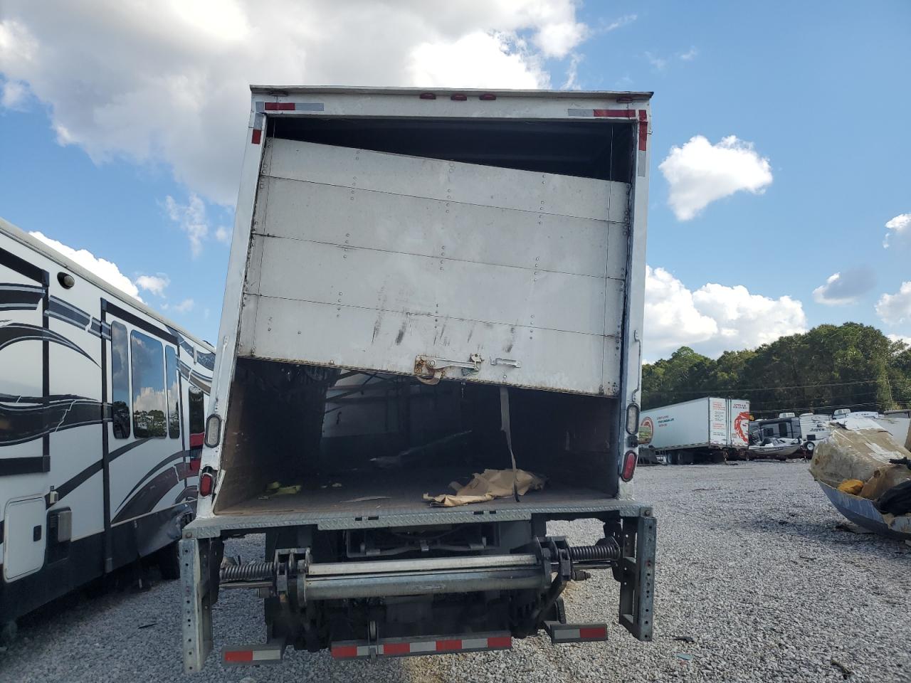 Lot #3290223237 2015 INTERNATIONAL 4300