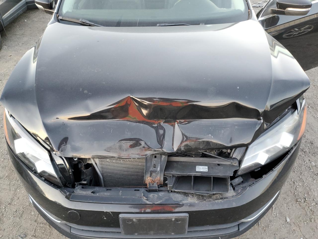 VOLKSWAGEN PASSAT SE