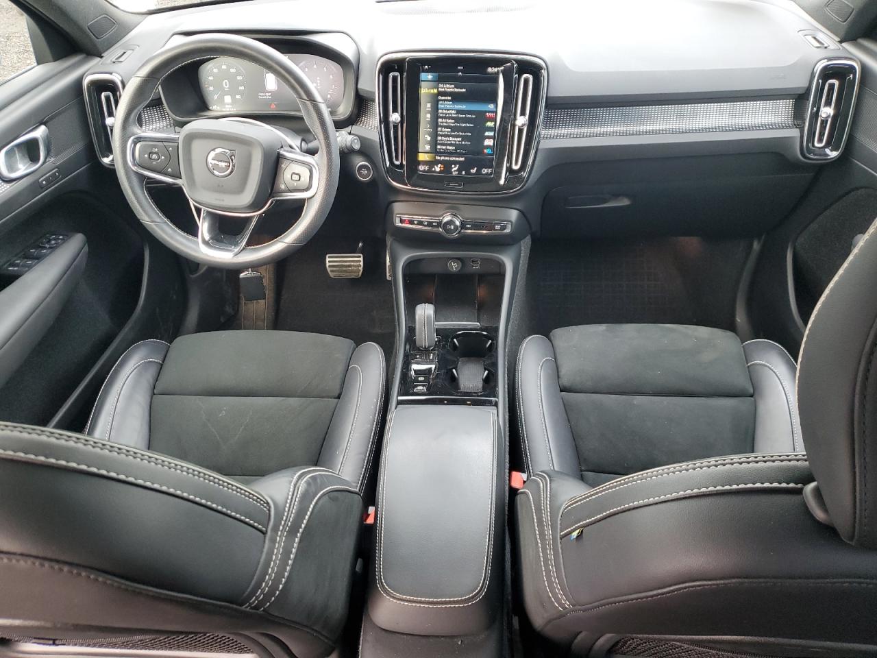 VOLVO XC40 T5 R-DESIGN