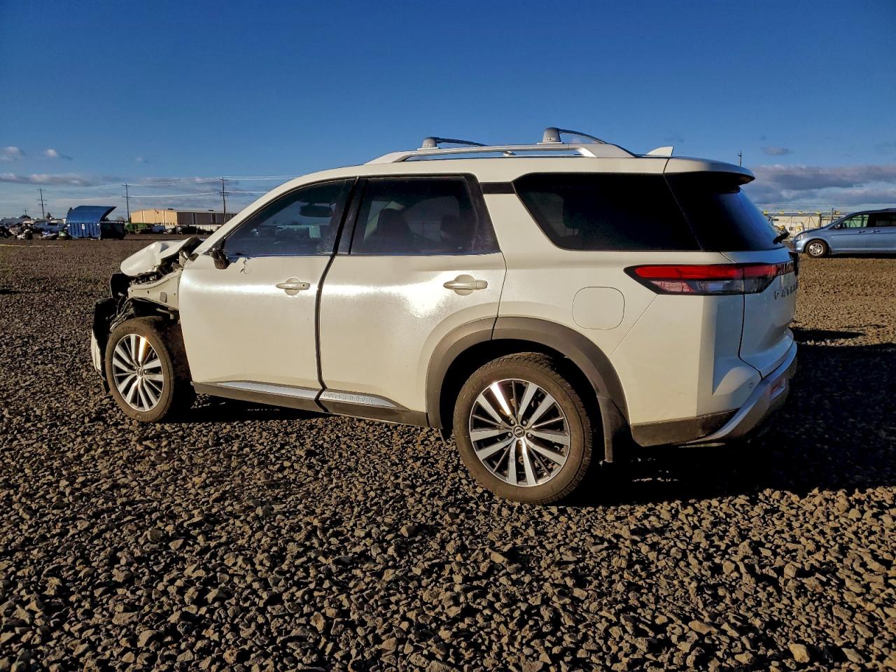 NISSAN PATHFINDER PLATINUM