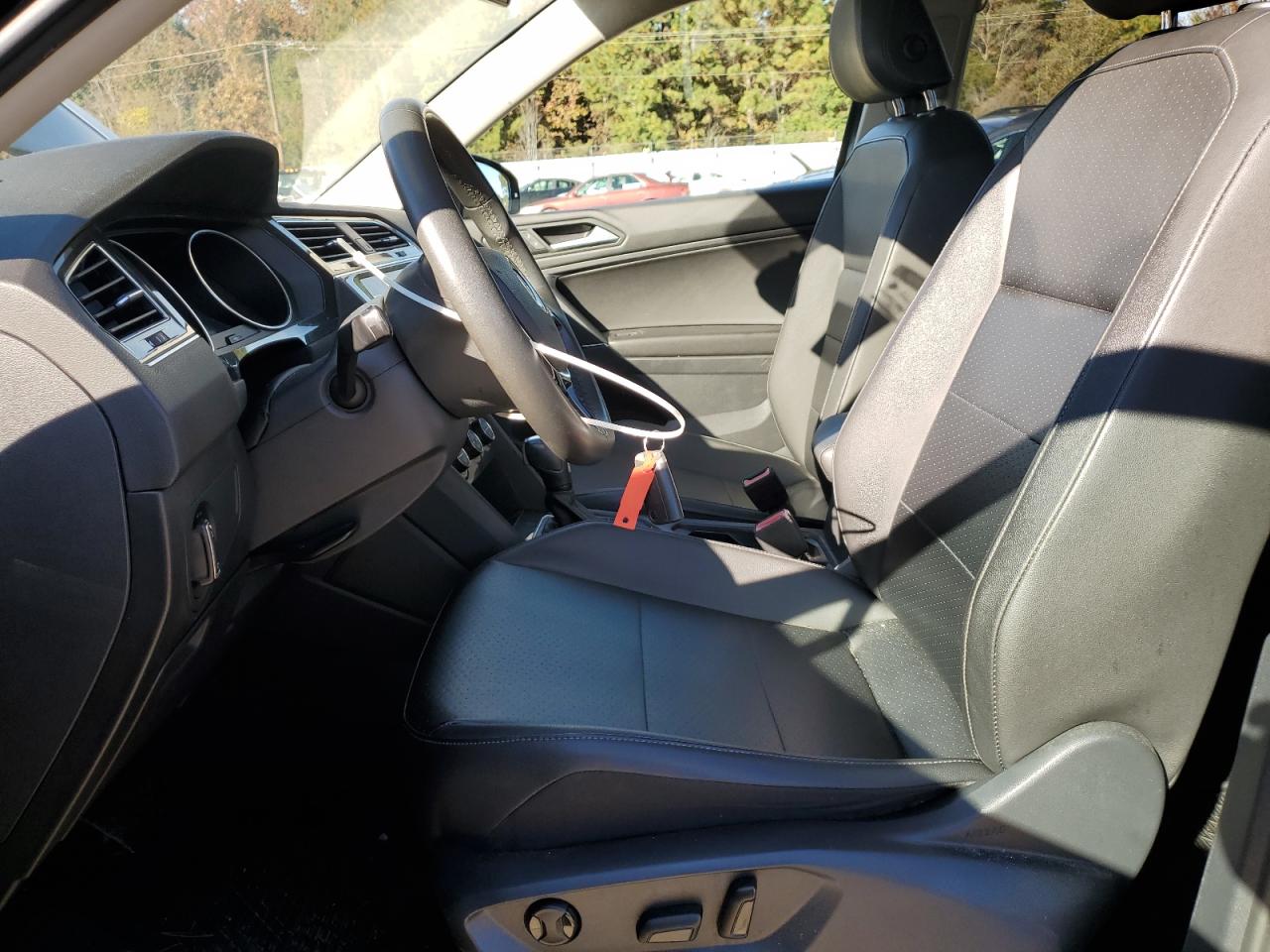 VOLKSWAGEN TIGUAN SE