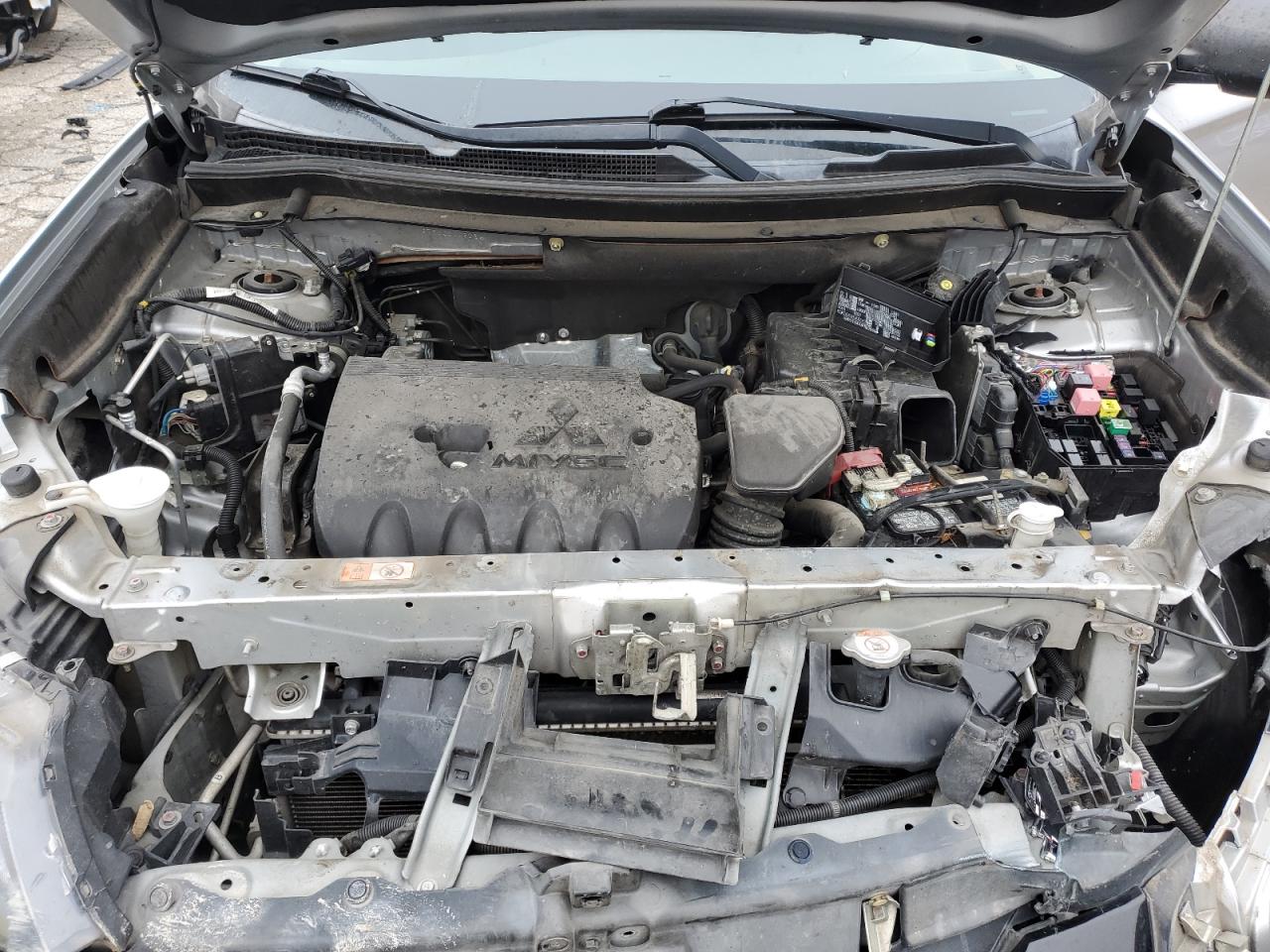 MITSUBISHI OUTLANDER SE