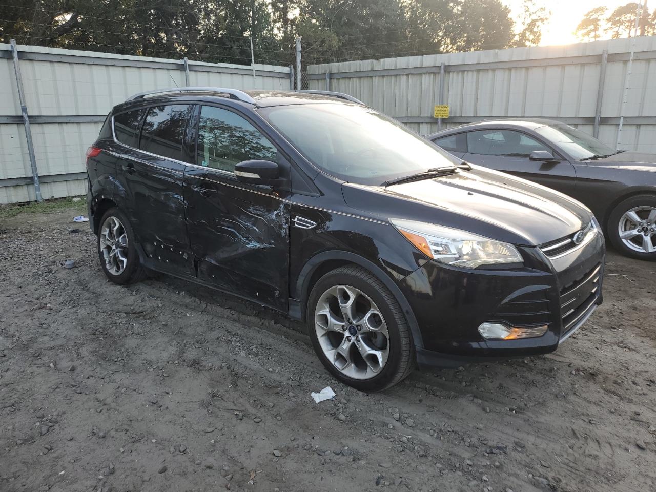 FORD ESCAPE TITANIUM