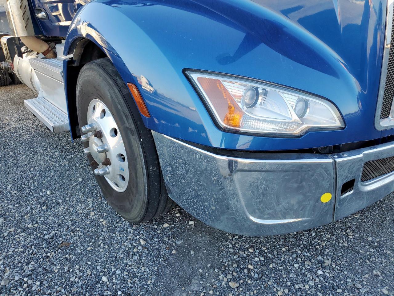 Lot #3290322964 2022 PETERBILT 579