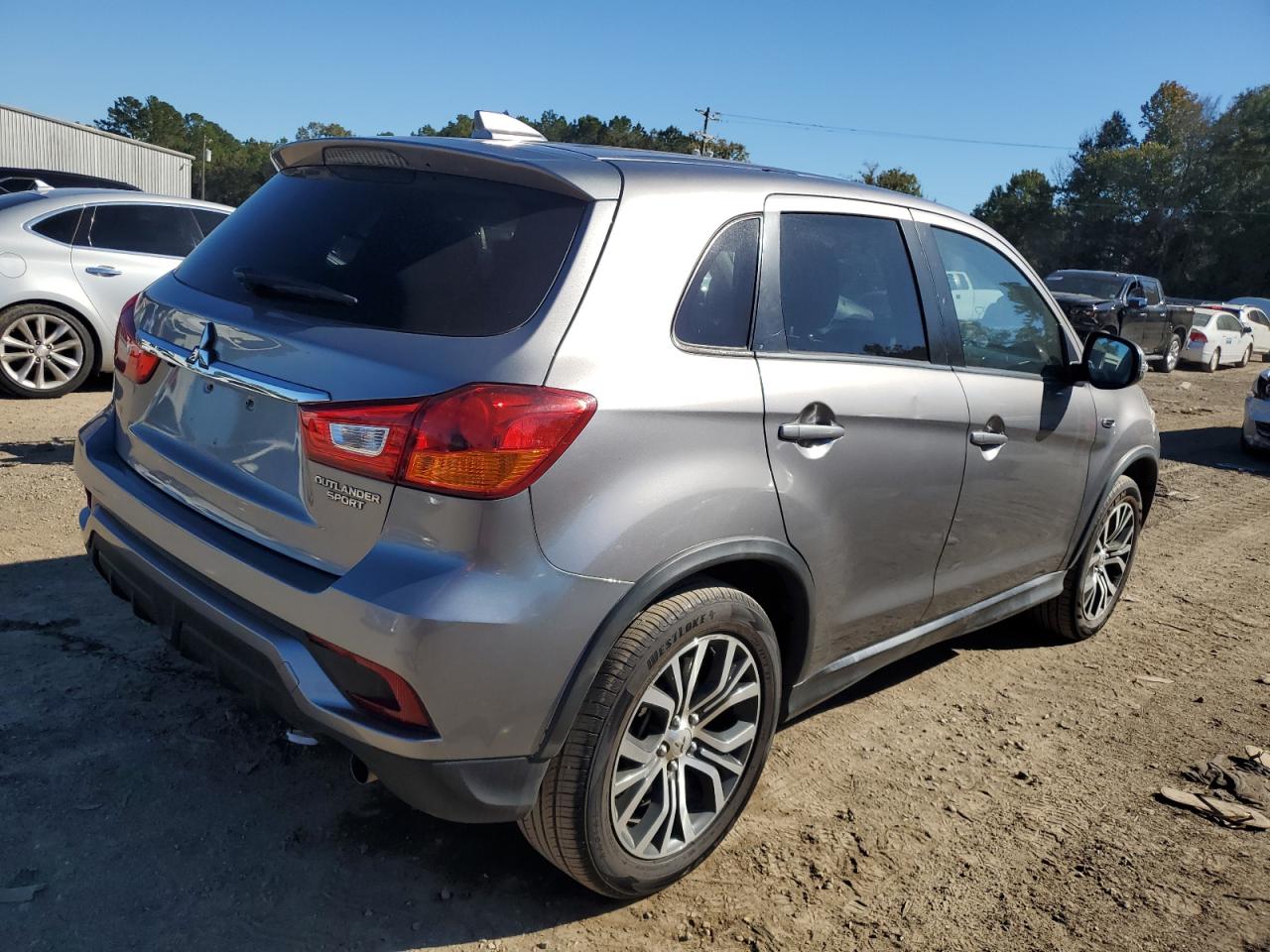 MITSUBISHI OUTLANDER ES