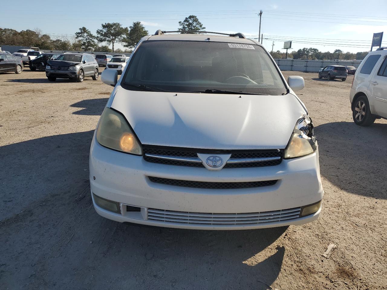 Lot #3302005060 2005 TOYOTA SIENNA XLE