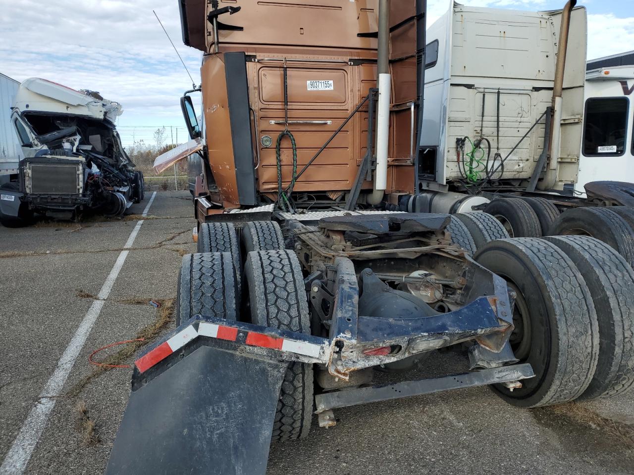 Lot #3285731659 2015 VOLVO VNL