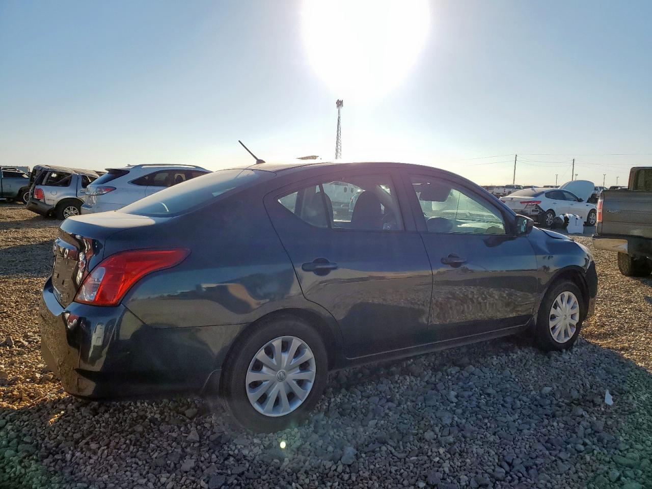 NISSAN VERSA S