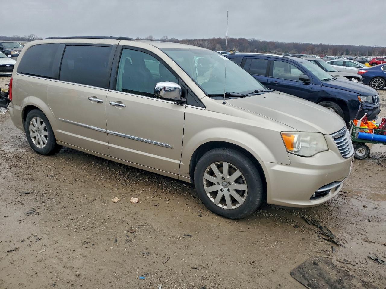 CHRYSLER TOWN & COUNTRY TOURING L
