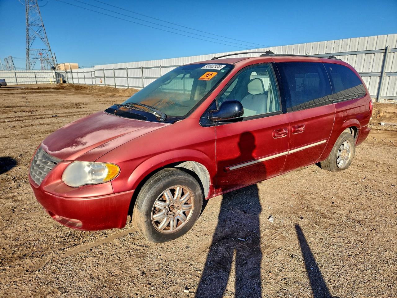Lot #3302905016 2005 CHRYSLER TOWN & COU