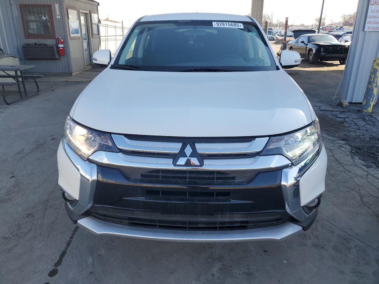 MITSUBISHI OUTLANDER SE
