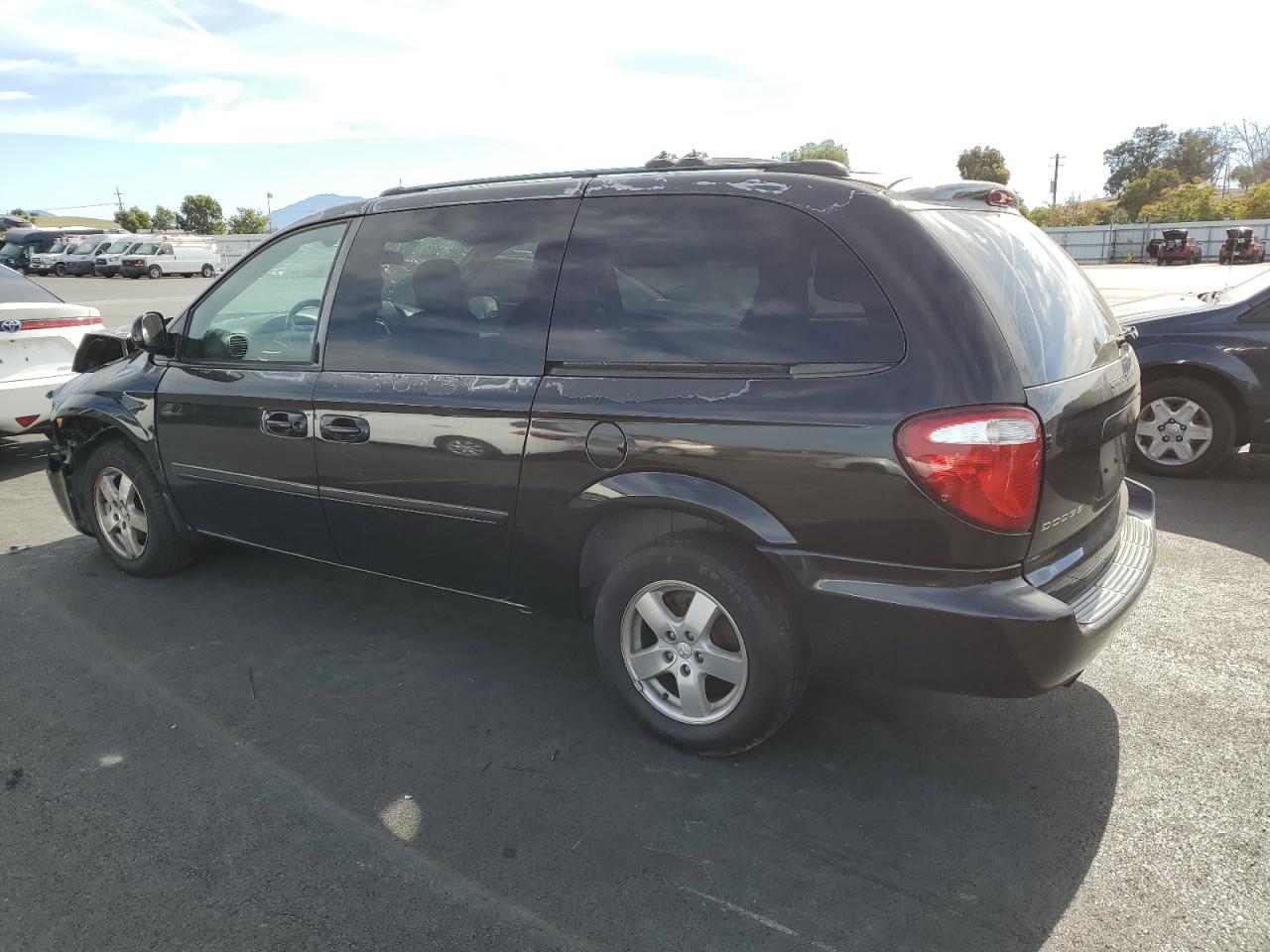 Lot #3298229028 2005 DODGE GRAND CARA