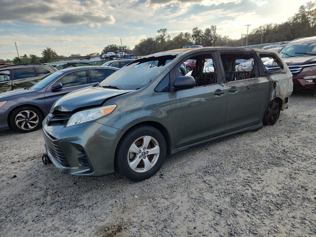 TOYOTA SIENNA