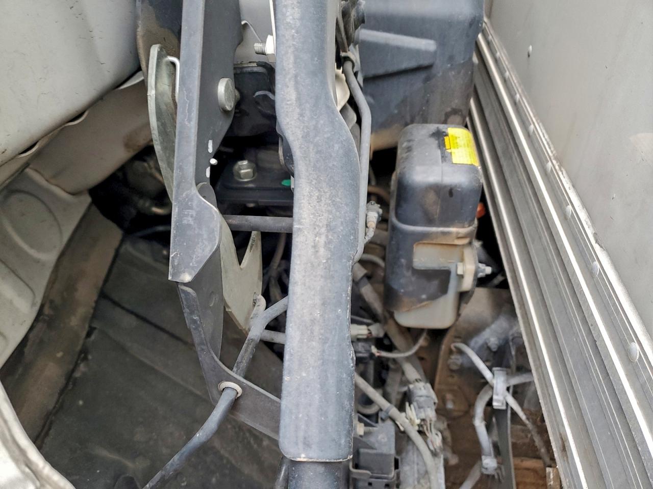 Lot #3308745028 2019 HINO 195