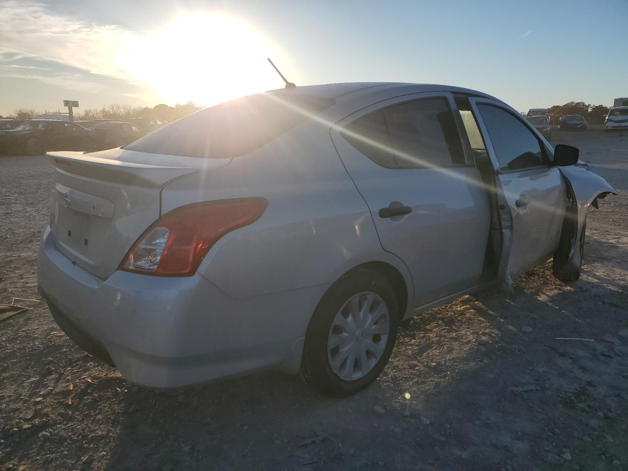 NISSAN VERSA S