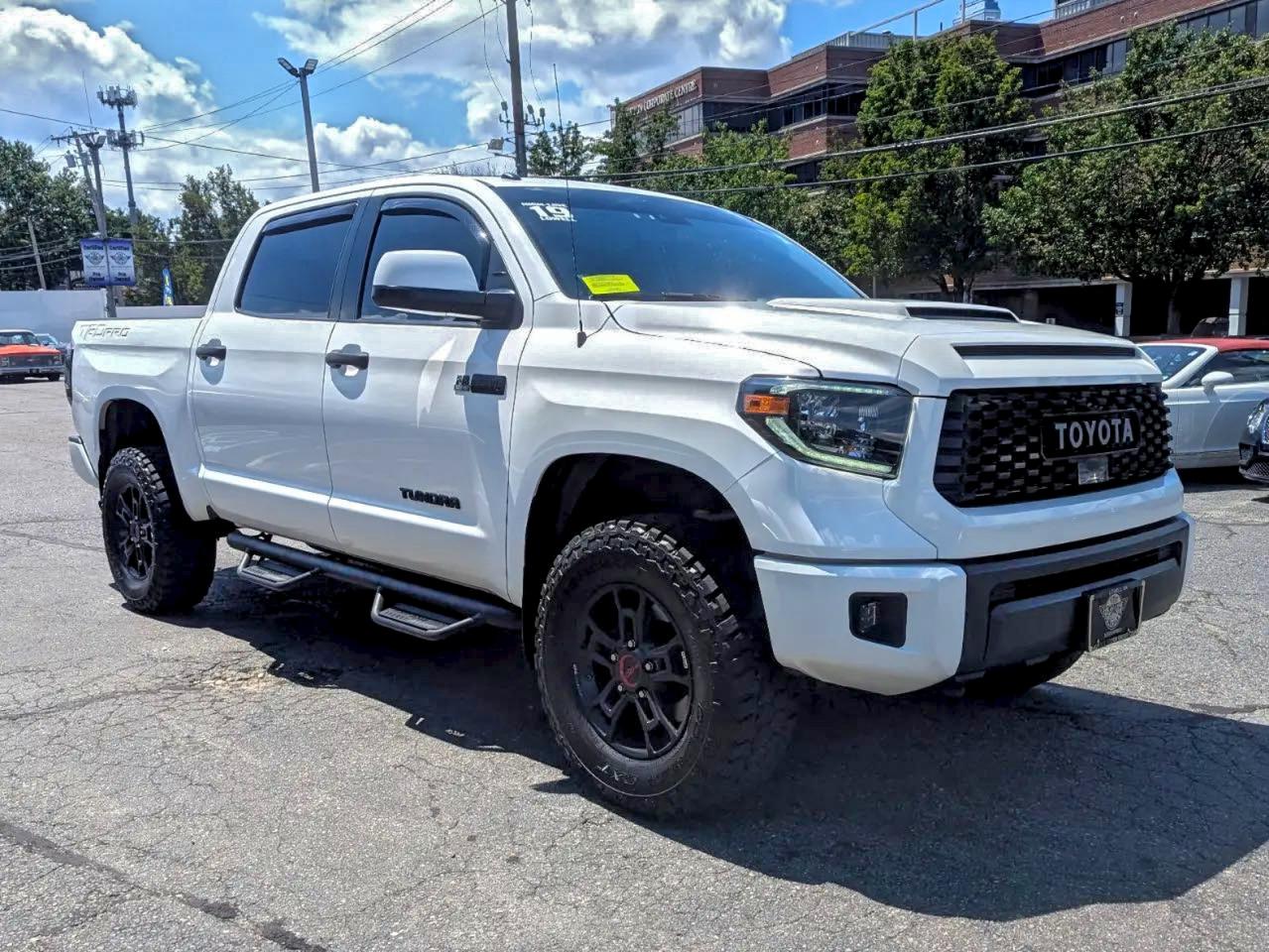 TOYOTA TUNDRA CREWMAX SR5
