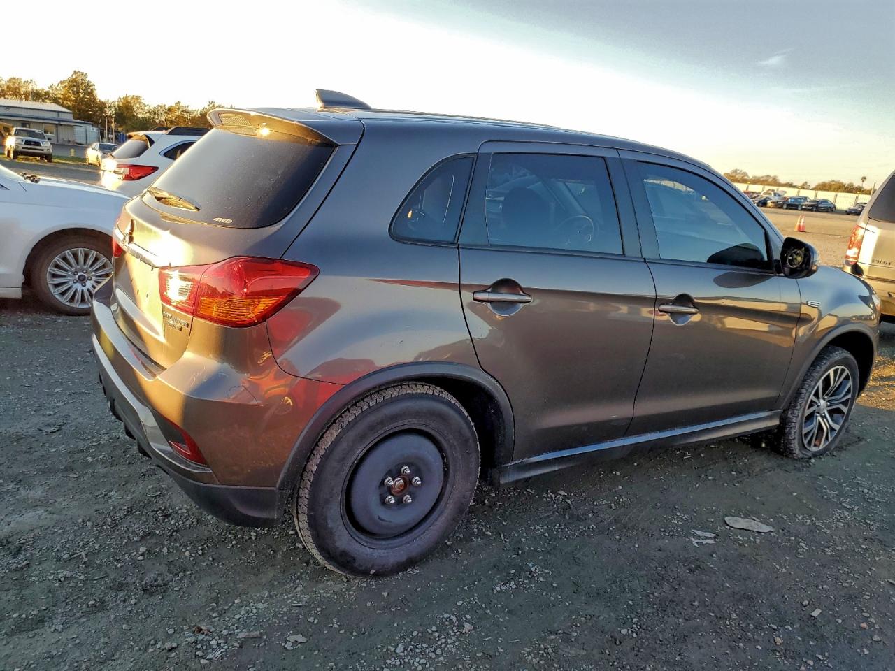 MITSUBISHI OUTLANDER ES