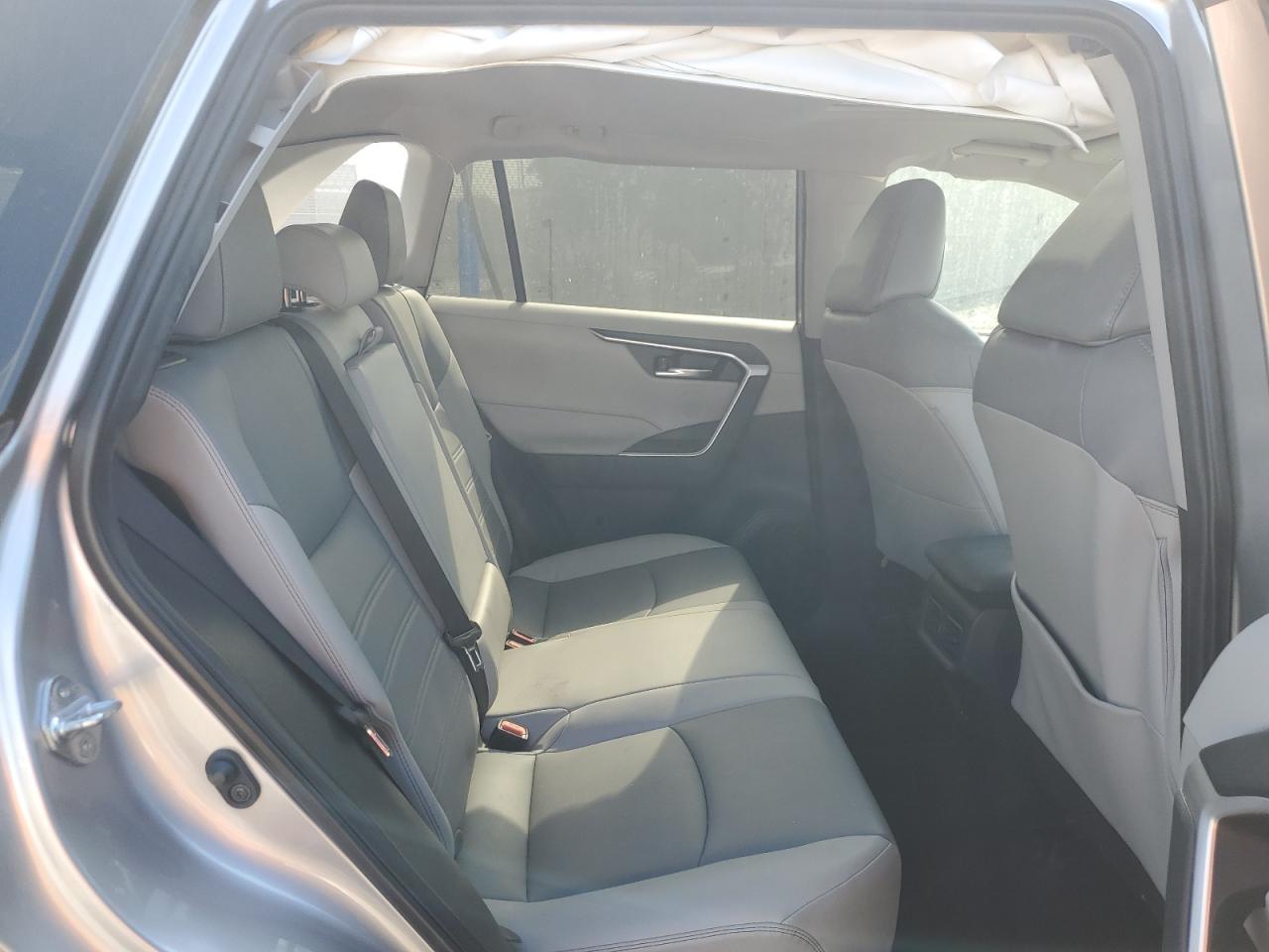 TOYOTA RAV4 XLE PREMIUM