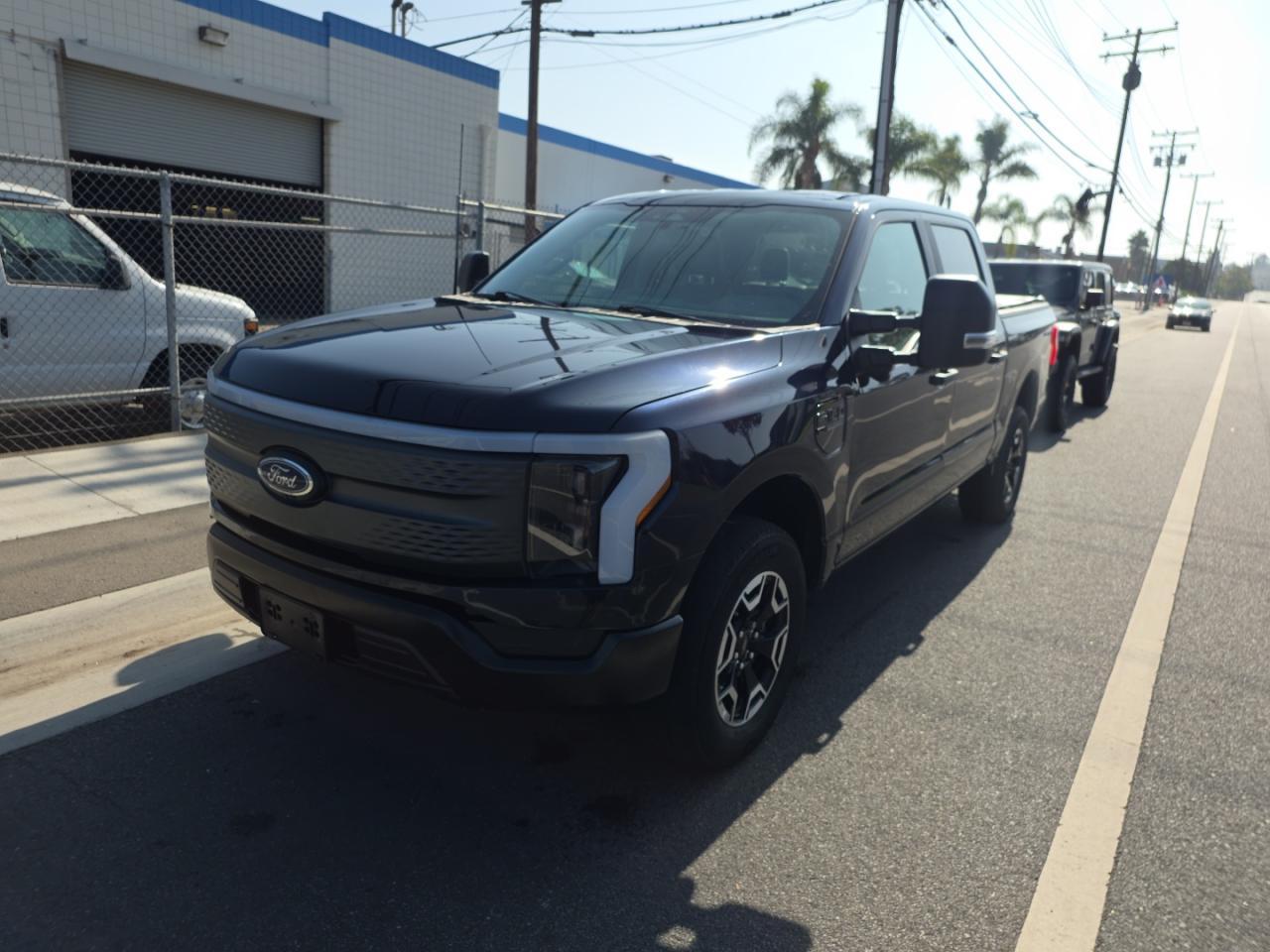 FORD F-150 LIGHTNING PRO