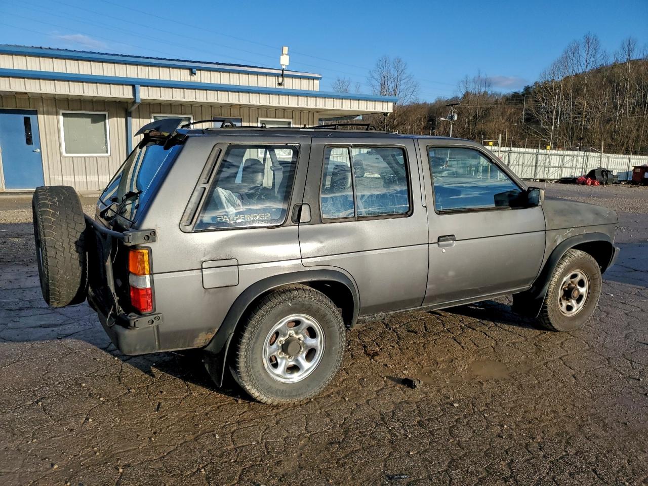 Lot #3301795340 1995 NISSAN PATHFINDER